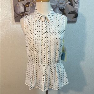 🎉HP🎉NWT CaCe Sleeveless White Polka Dot Button-Front Peplum Top